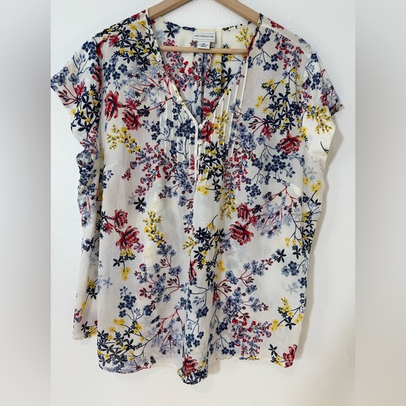 EUC Liz Claiborne Lightweight Floral Blouse in Eggshell - Picture 6 of 16